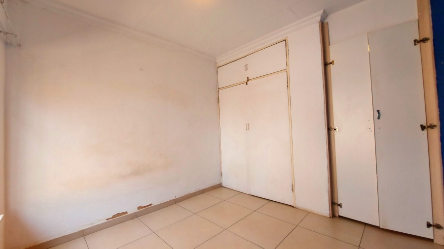 6 Bedroom Property for Sale in Ifafi North West